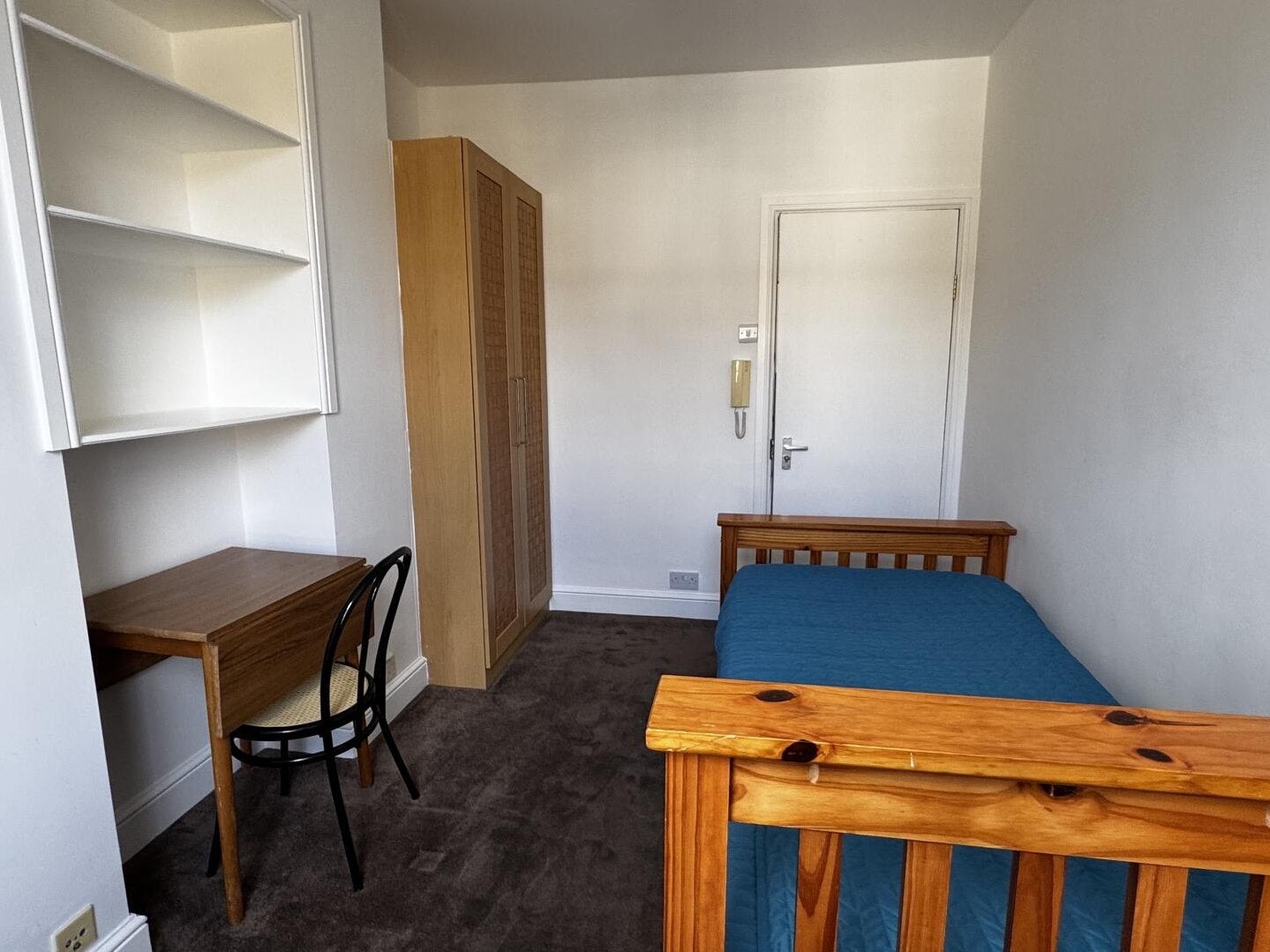 Room Devonport Road in Greater London