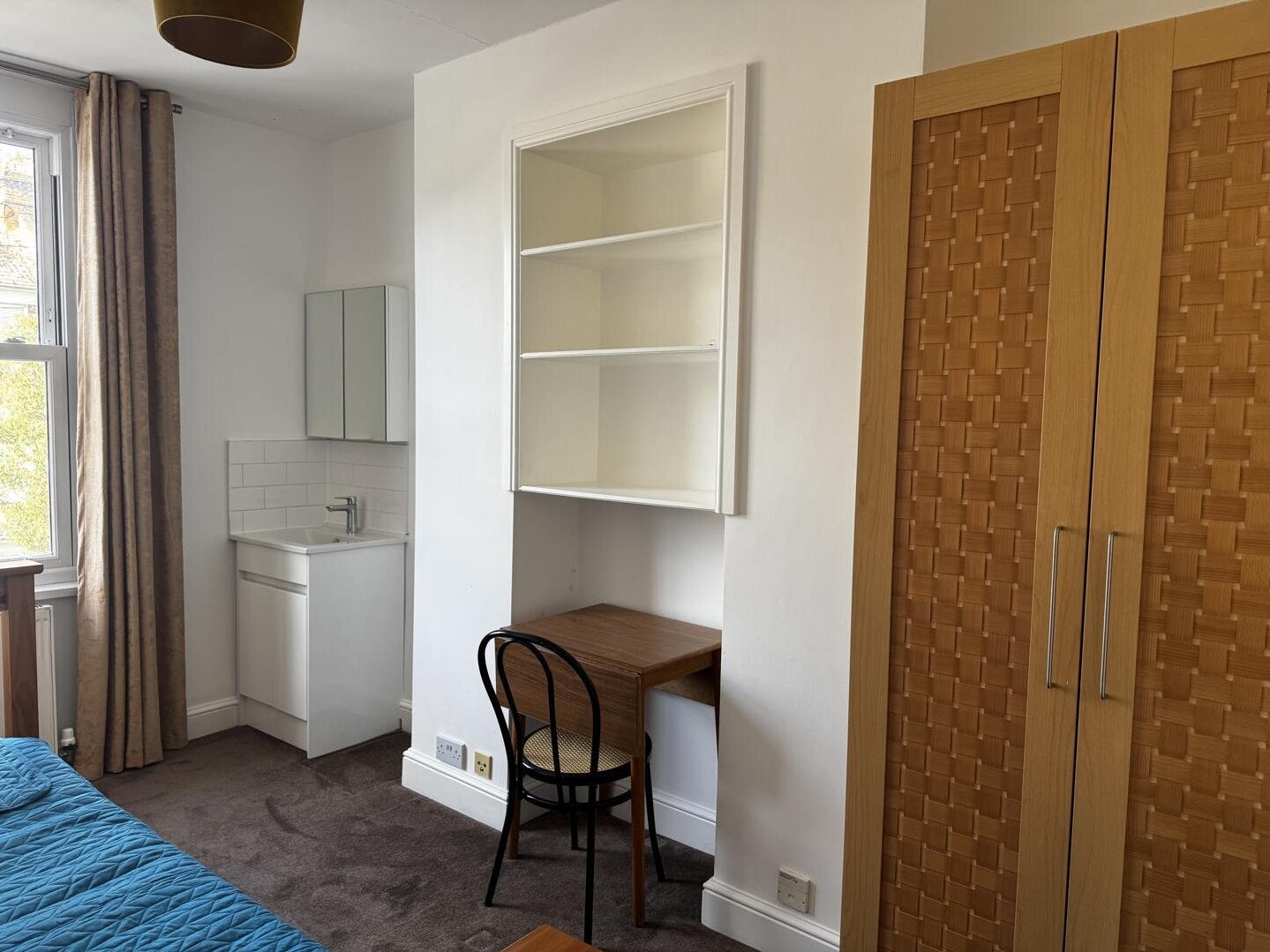 Room Devonport Road in Greater London