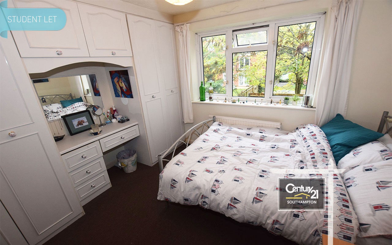 Flat Berkeley Close in Southampton