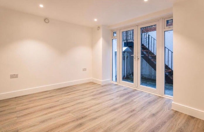 Room Smithy Street in Greater London