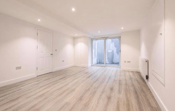 Room Smithy Street in Greater London