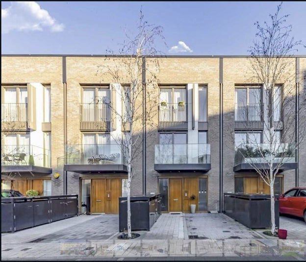 Room Bourke Close in Greater London