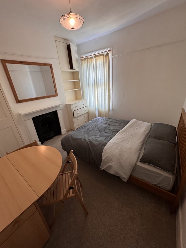 Room Delafield Road in Greater London