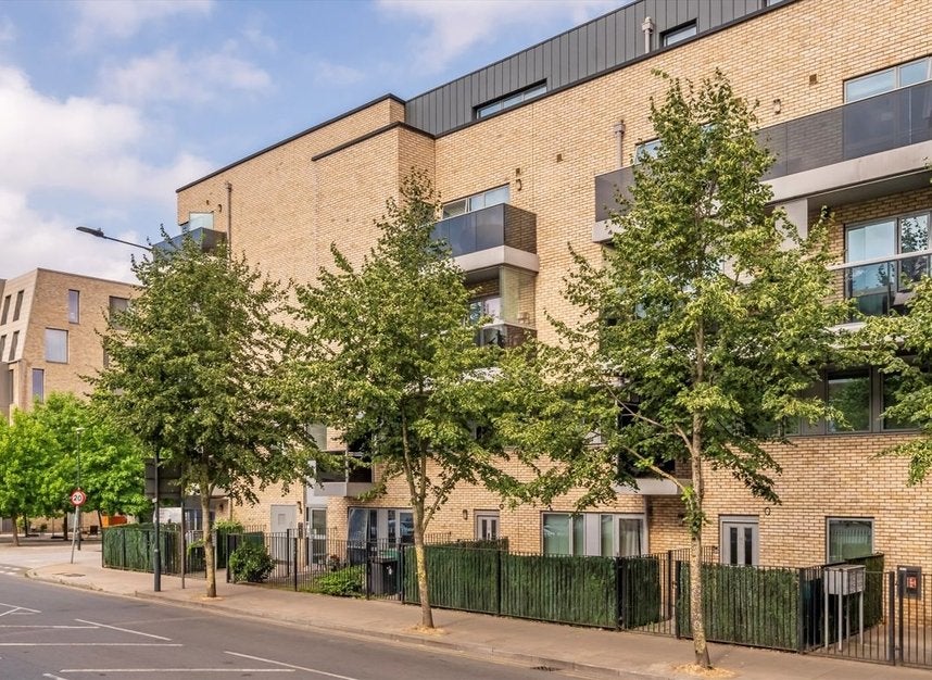 Flat Kilburn Park Road in City of Westminster