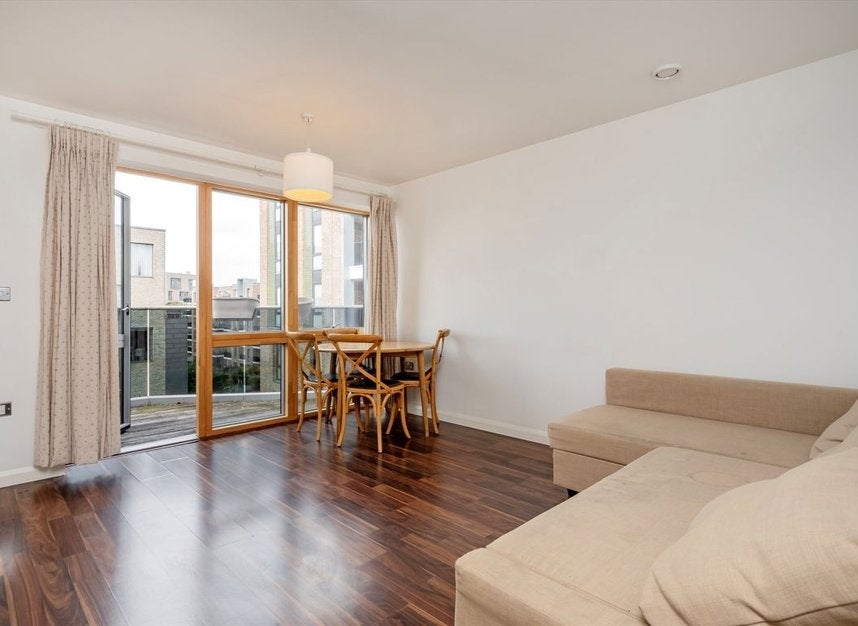 Flat Kilburn Park Road in City of Westminster