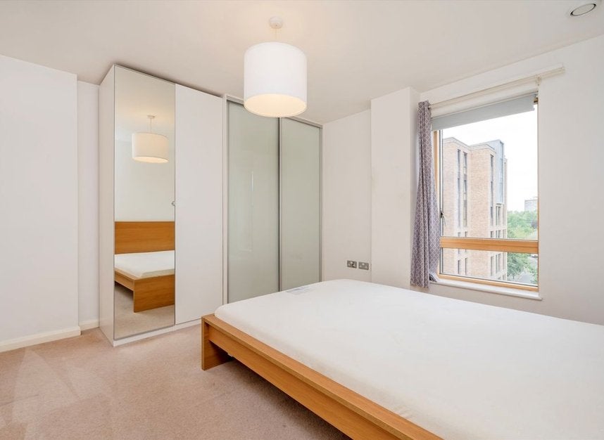 Flat Kilburn Park Road in City of Westminster