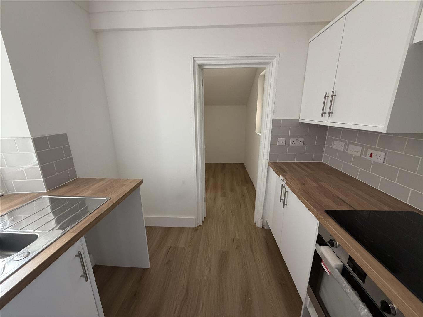 Flat Earls Avenue in Folkestone and Hythe District
