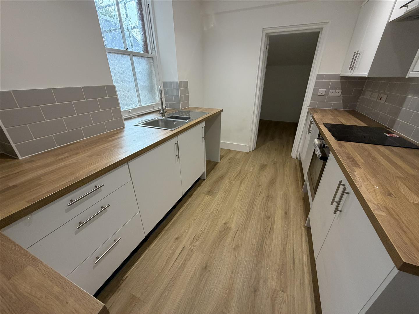 Flat Earls Avenue in Folkestone and Hythe District