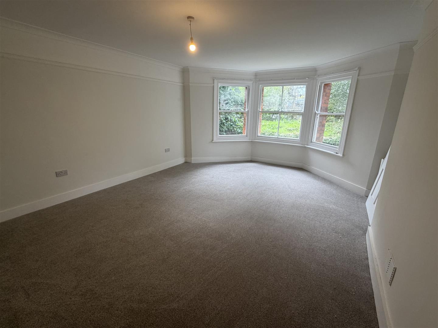 Flat Earls Avenue in Folkestone and Hythe District