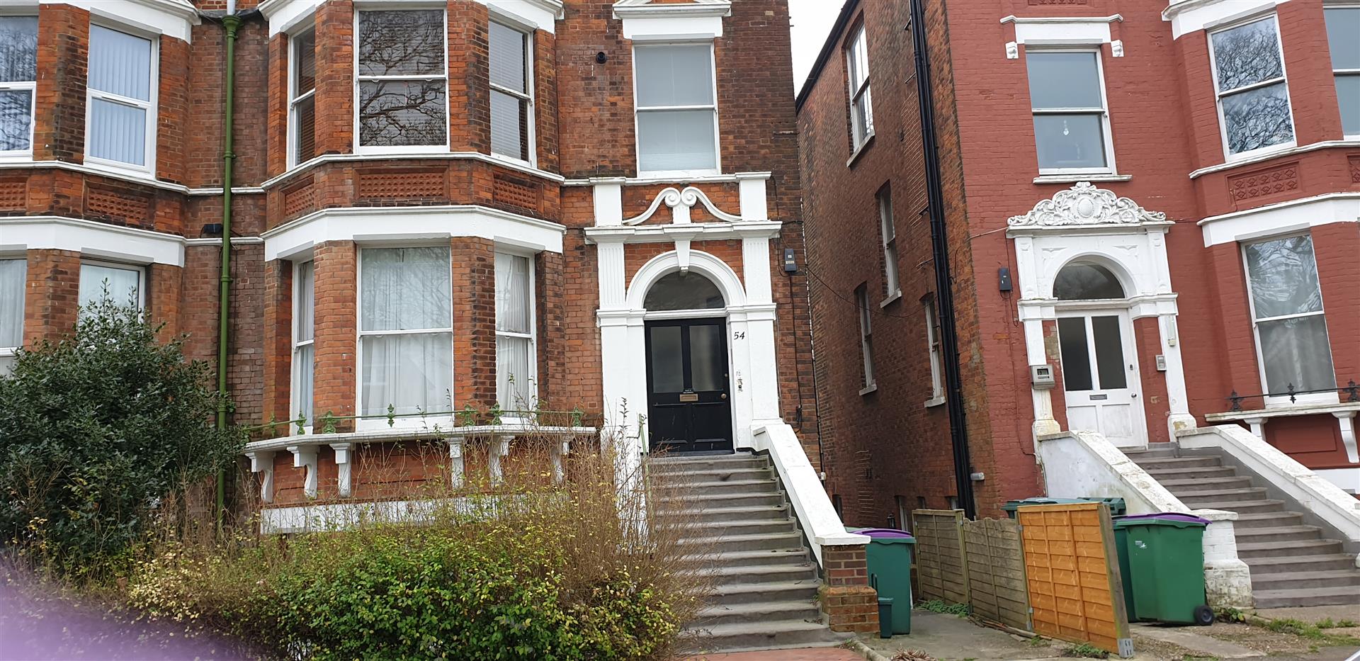 Flat Earls Avenue in Folkestone and Hythe District