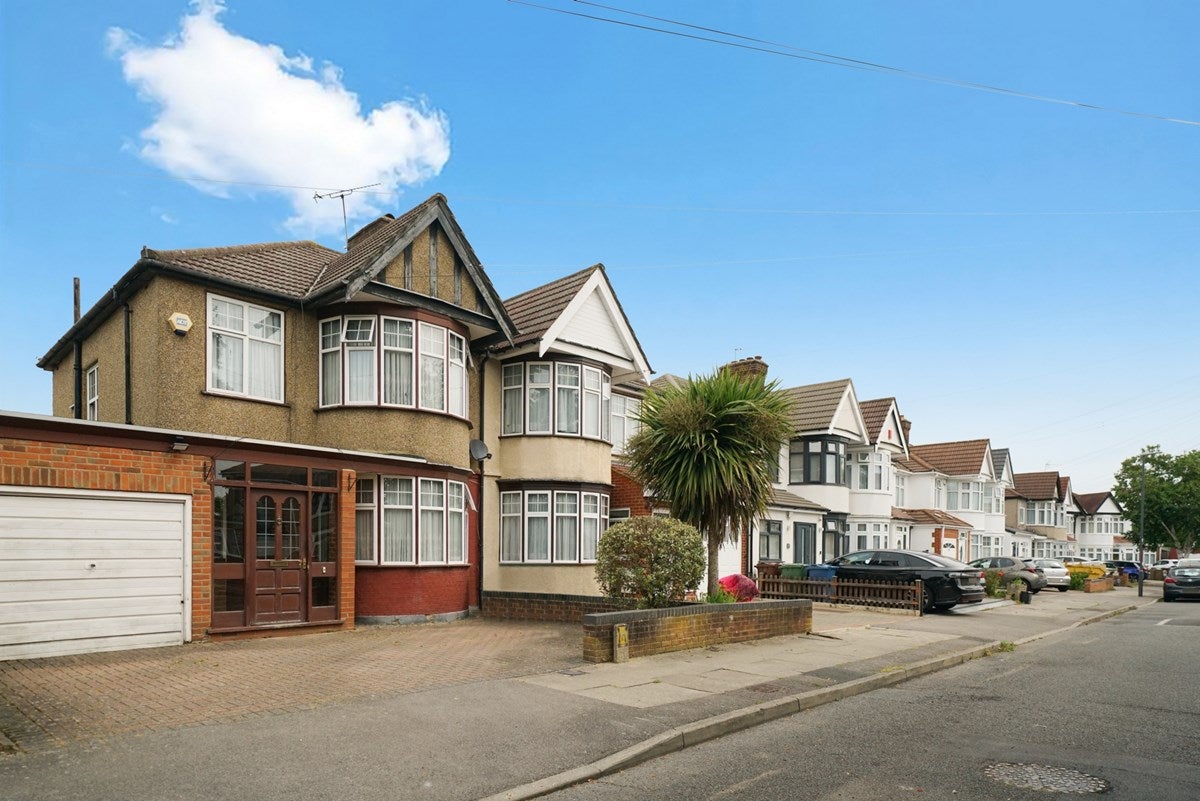 House Kenton Road in Greater London