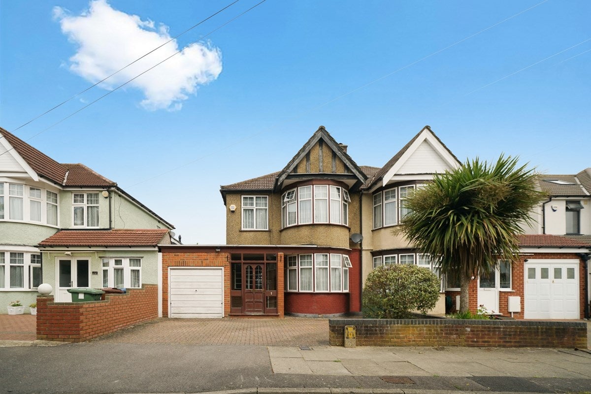 House Kenton Road in Greater London