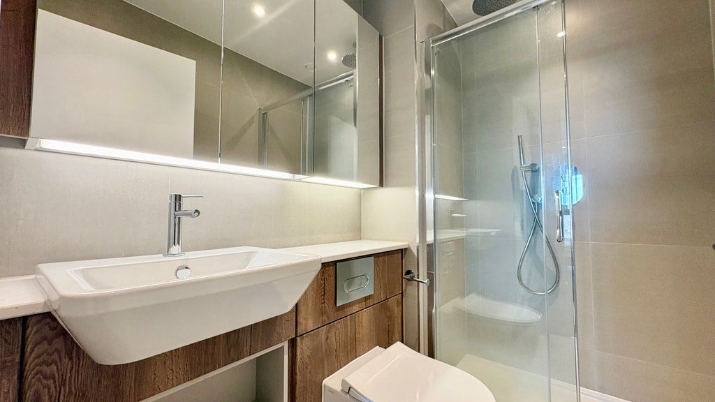 Flat Bodley Way in Greater London