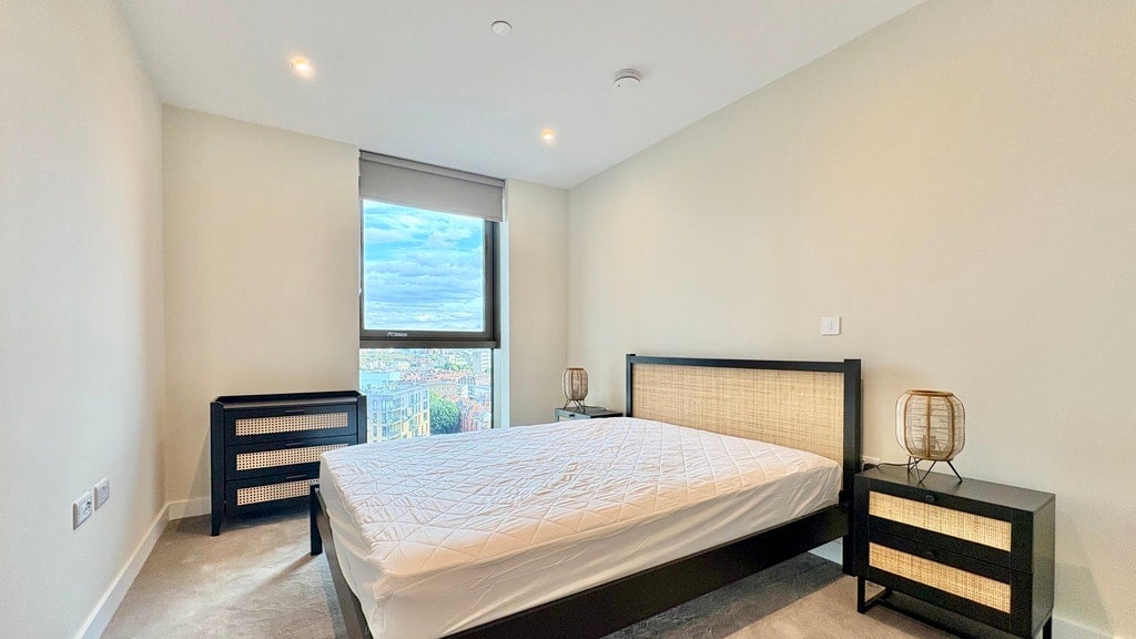 Flat Bodley Way in Greater London