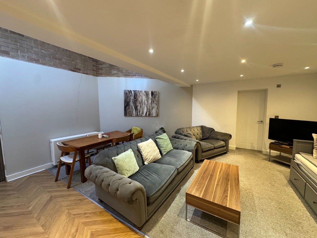 Flat Hall Cross Hill in Doncaster