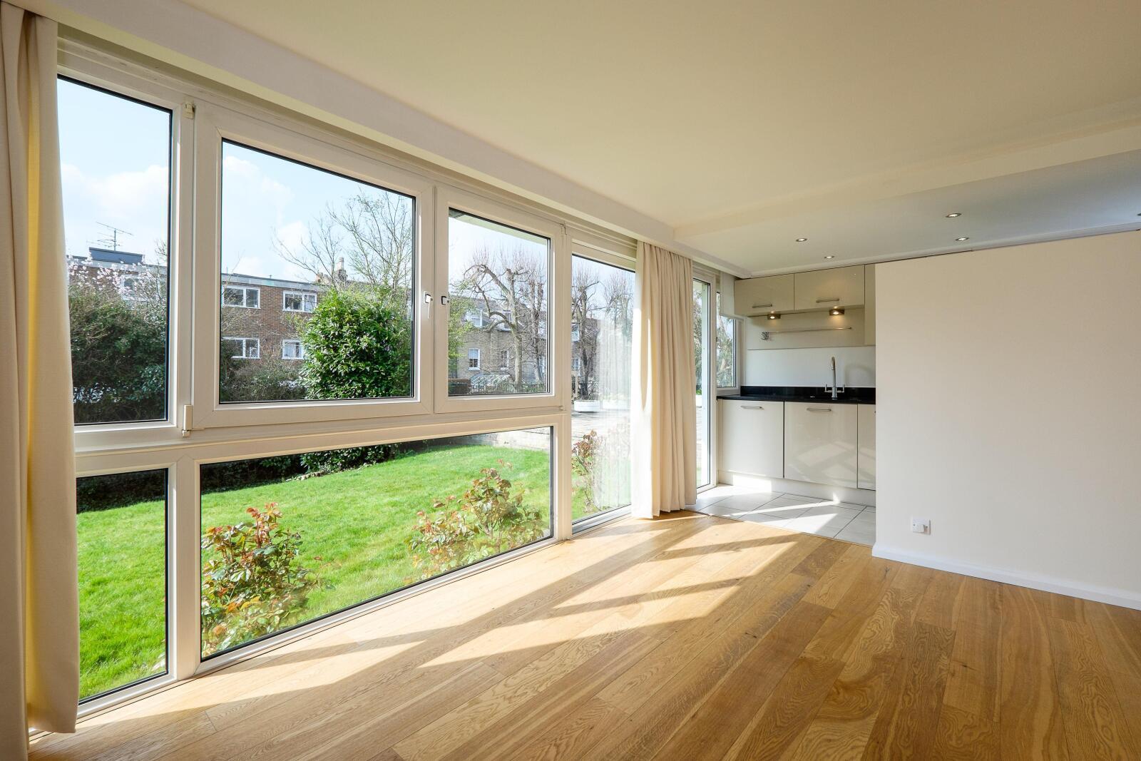 Flat Mount Ararat Road in Greater London