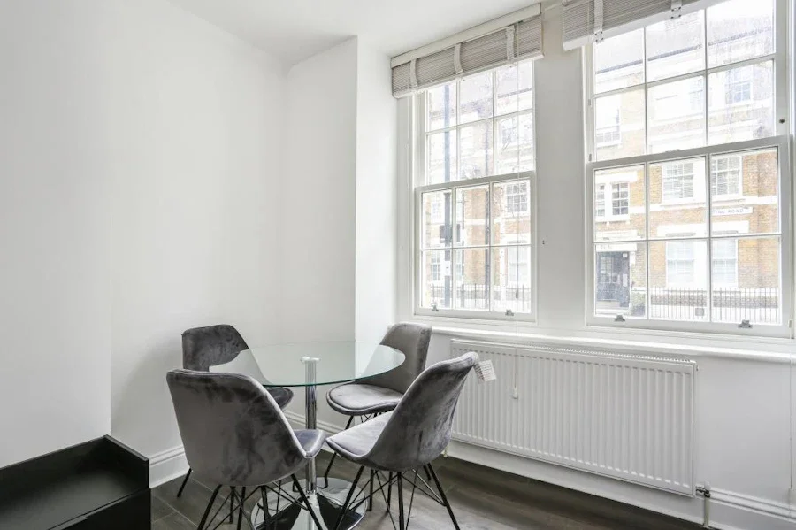Flat Bryanston Street in London