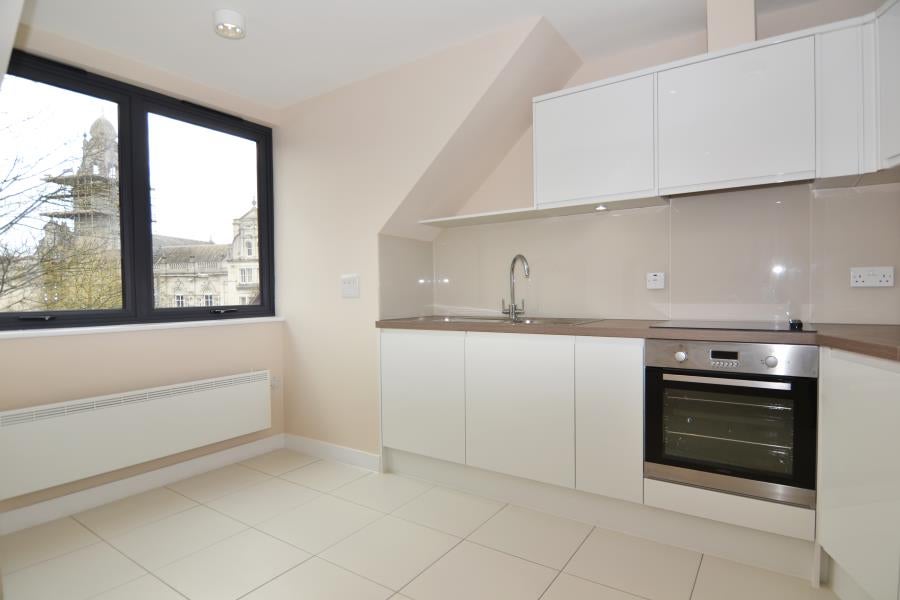 Flat Grove Crescent in Greater London