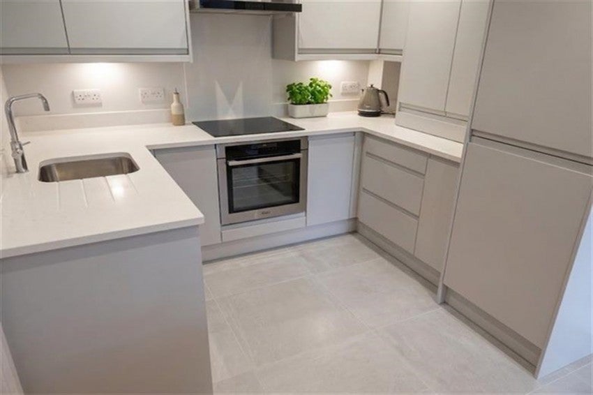 Flat Redcar Avenue in Manchester