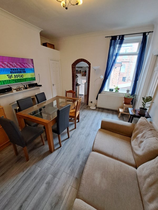 Room Brinkburn Avenue in Gateshead