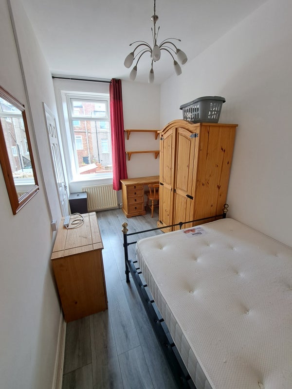 Room Brinkburn Avenue in Gateshead