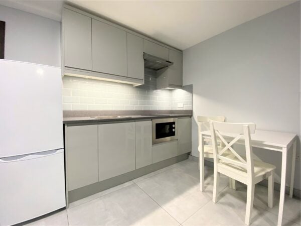 Flat Chaplin Road in Greater London