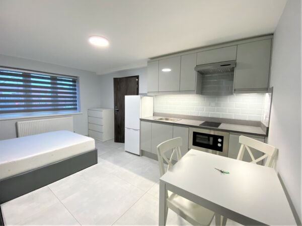 Flat Chaplin Road in Greater London