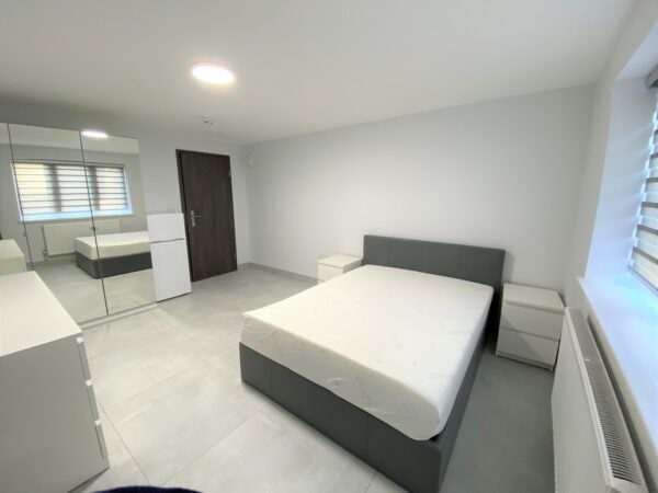 Room Chaplin Road in Greater London