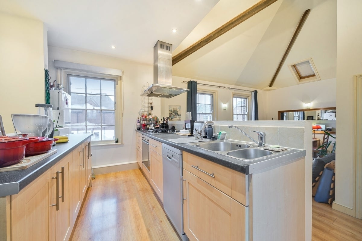 Flat Aylesbury End in Beaconsfield