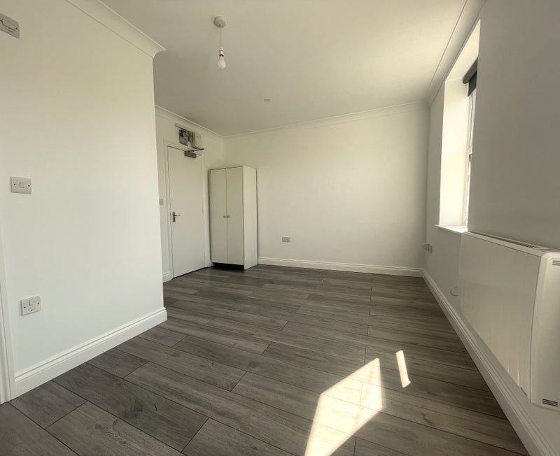 Flat Engleheart Road in Greater London