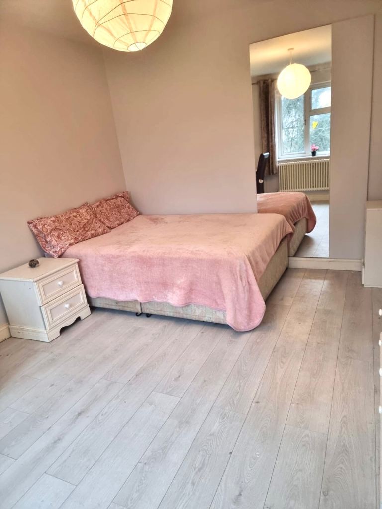 House Nettleden Avenue in Greater London