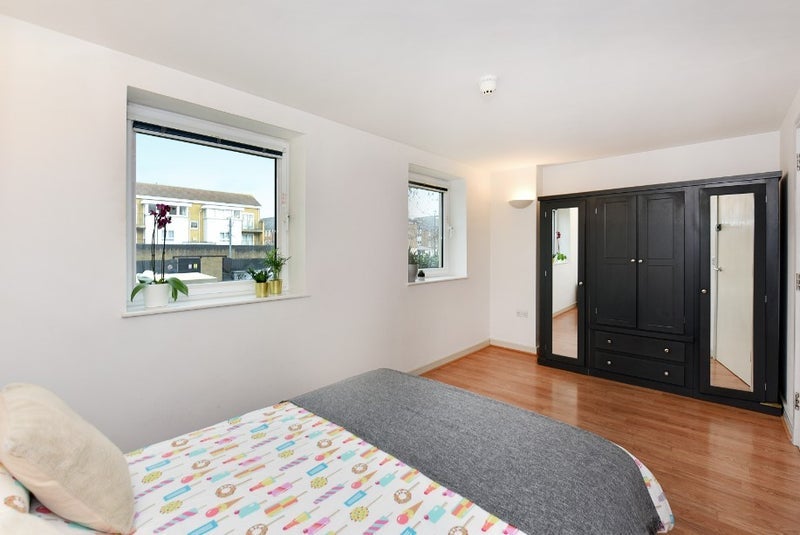 Room Argyll Road in Greater London