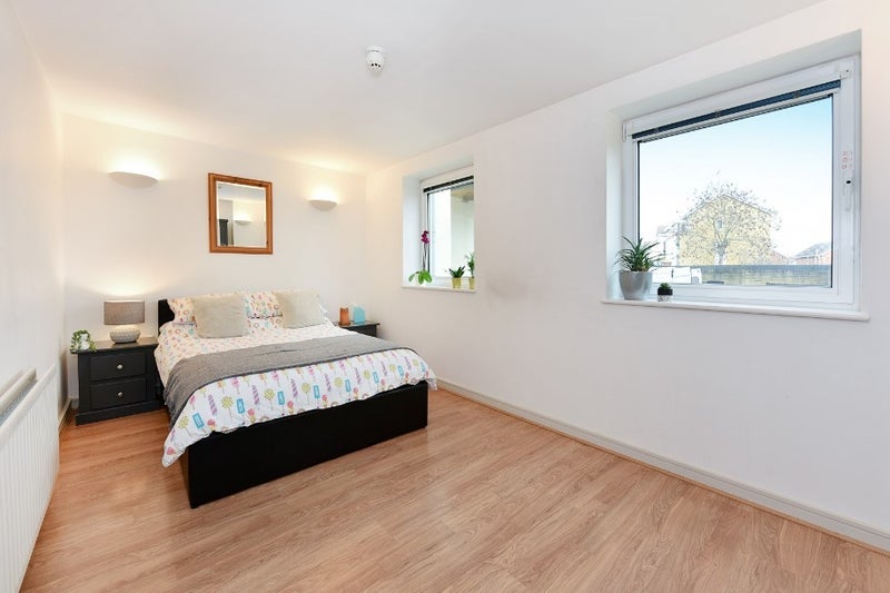 Room Argyll Road in Greater London