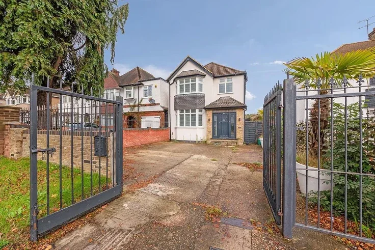 House North Western Avenue in Watford