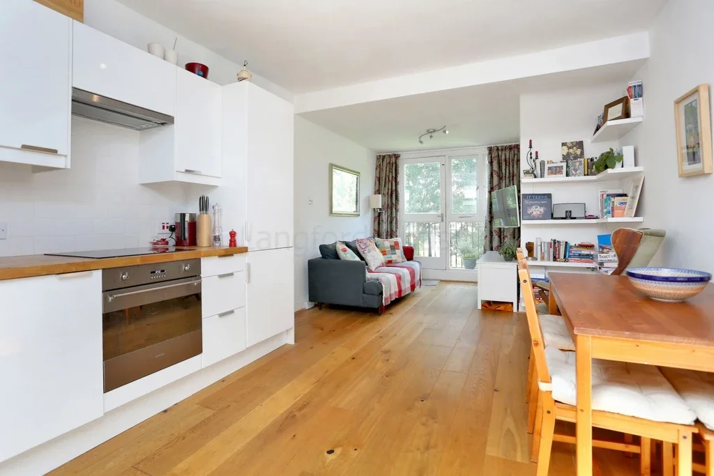 Flat Bishops Road in Greater London