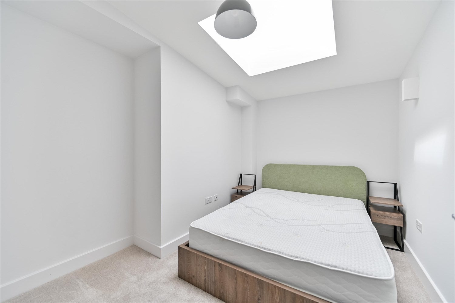 Flat Kenavon Drive in Reading
