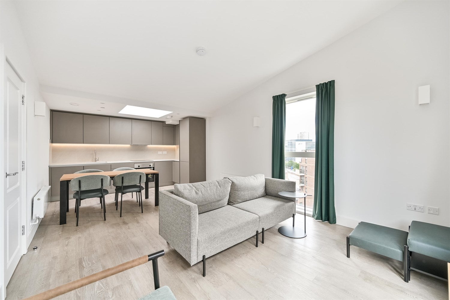 Flat Kenavon Drive in Reading