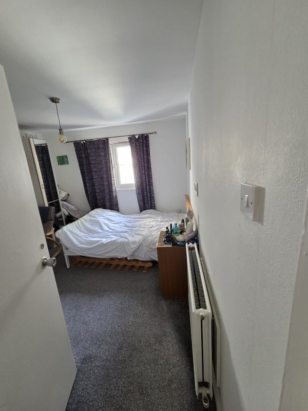 Flat Dumbryden Grove in City of Edinburgh