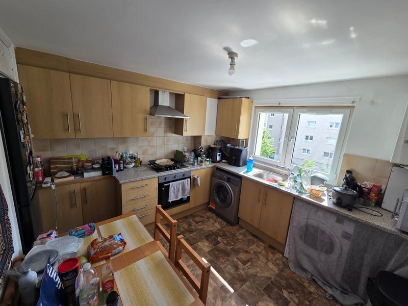Flat Dumbryden Grove in City of Edinburgh