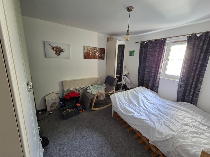 Flat Dumbryden Grove in City of Edinburgh