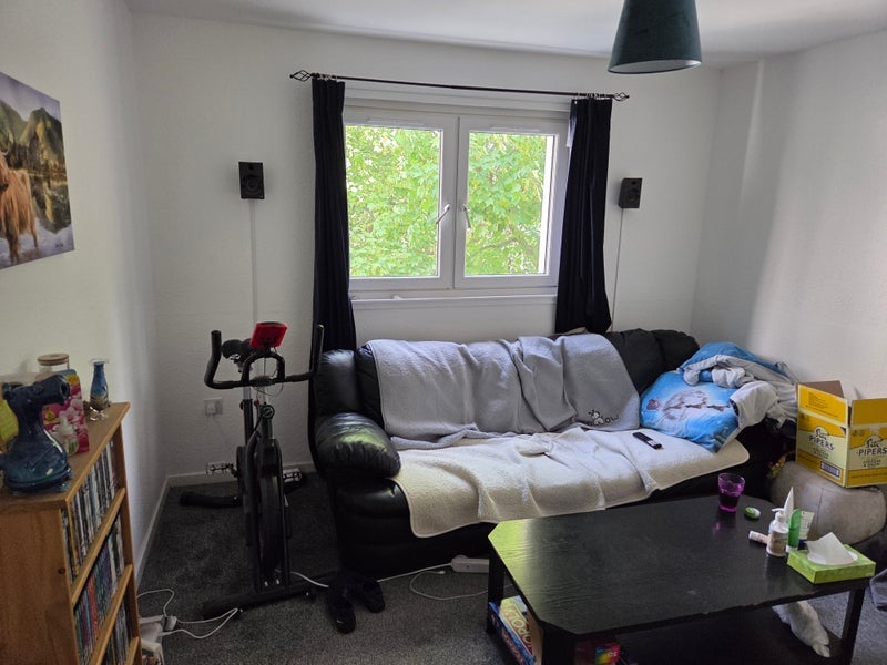 Flat Dumbryden Grove in City of Edinburgh