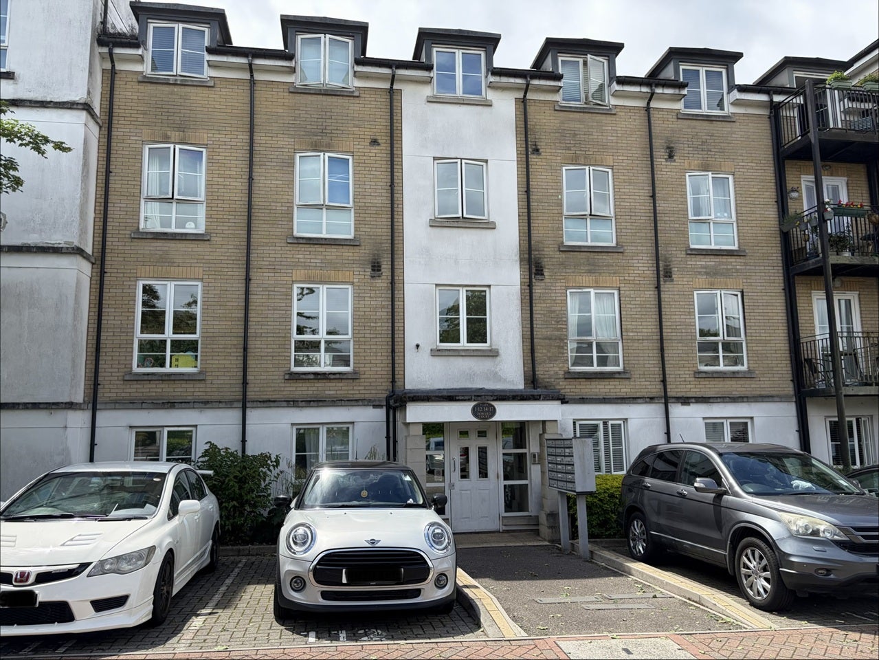 Flat Tudor Way in Woking