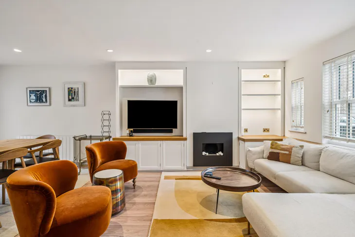 House Laurence Mews in Greater London