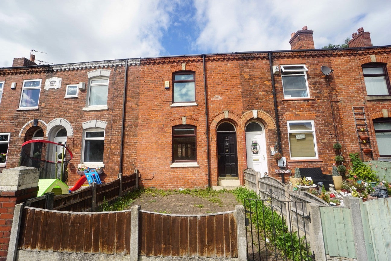 House Spring Grove in Wigan