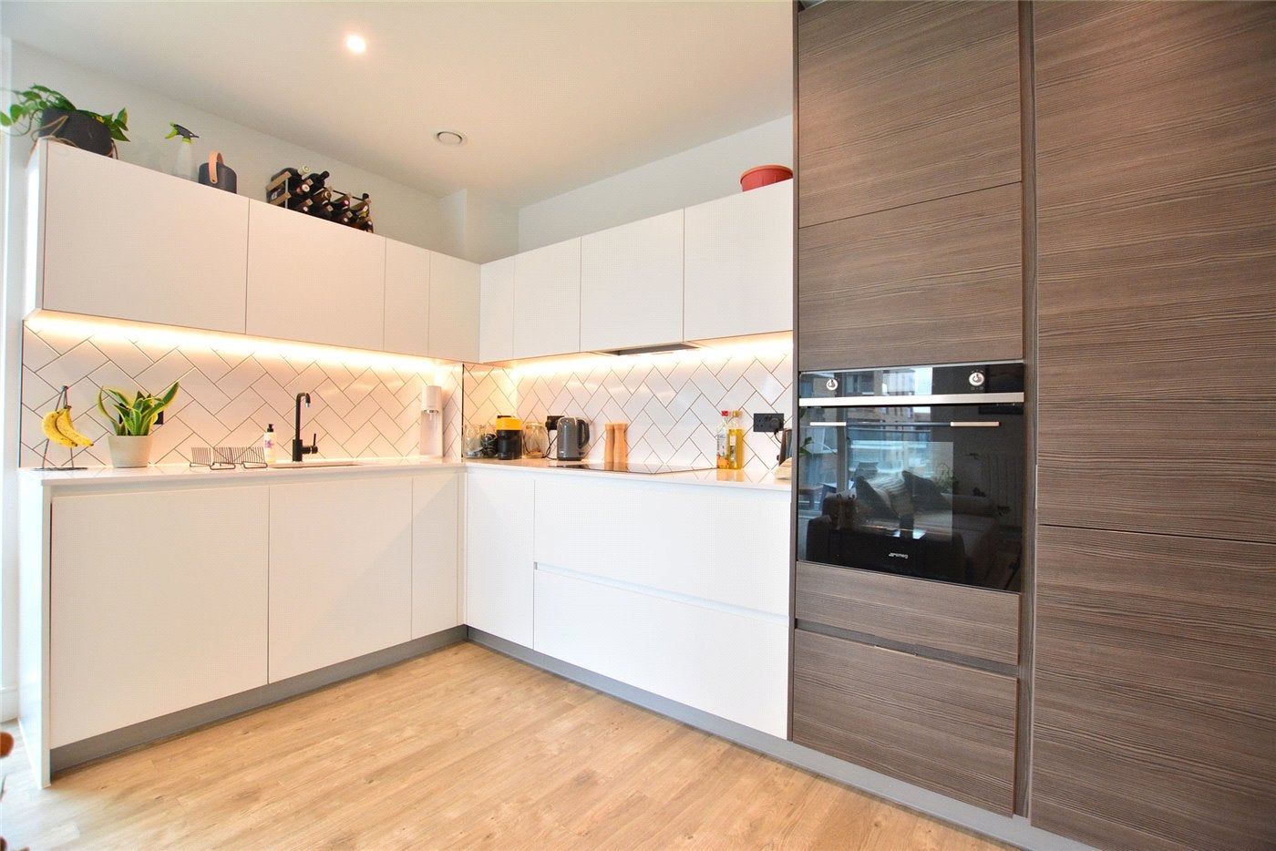 Flat Plowden Road in Greater London