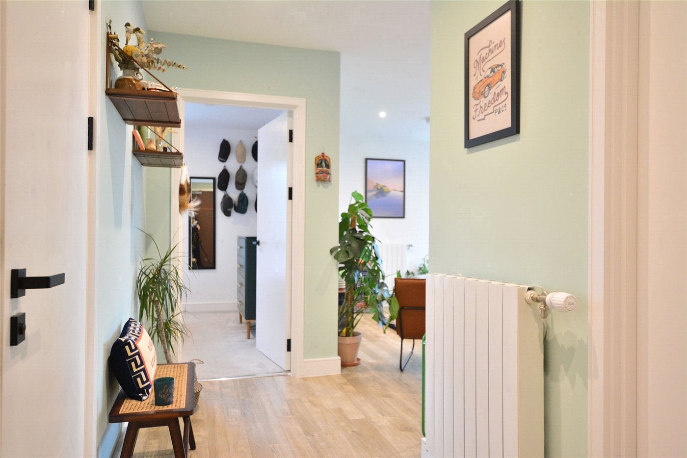 Flat Plowden Road in Greater London