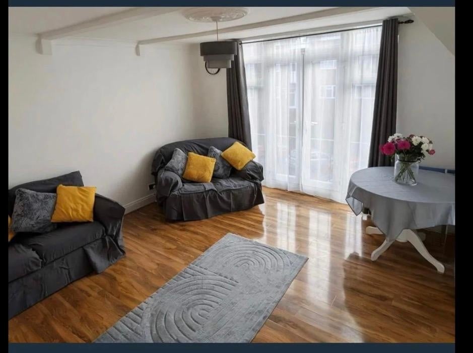 Room The Larches in Luton