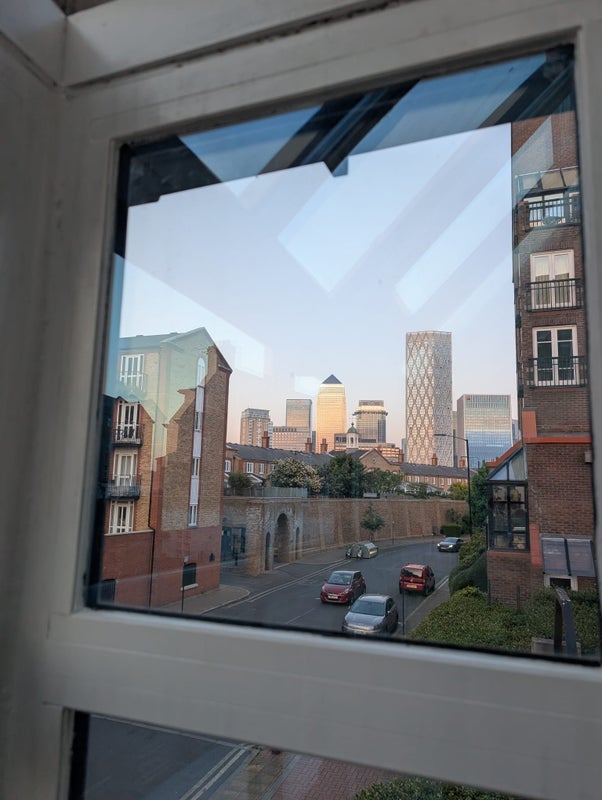 Room Rotherhithe Street in Greater London