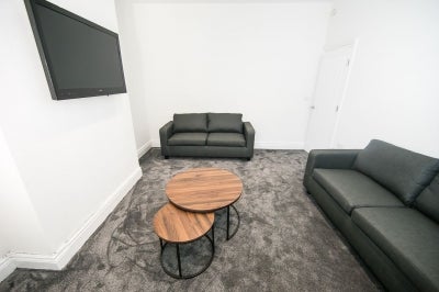 Room Manor Drive in Leeds