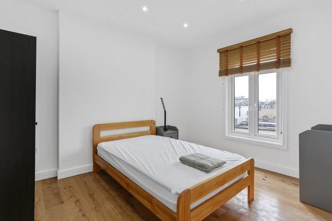 Flat Wandsworth Bridge Road in Greater London
